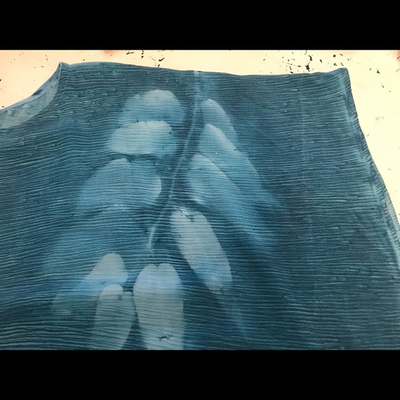 STITCHING HOPE SILK SCREENED BLOUSE - Picture 3 of 6